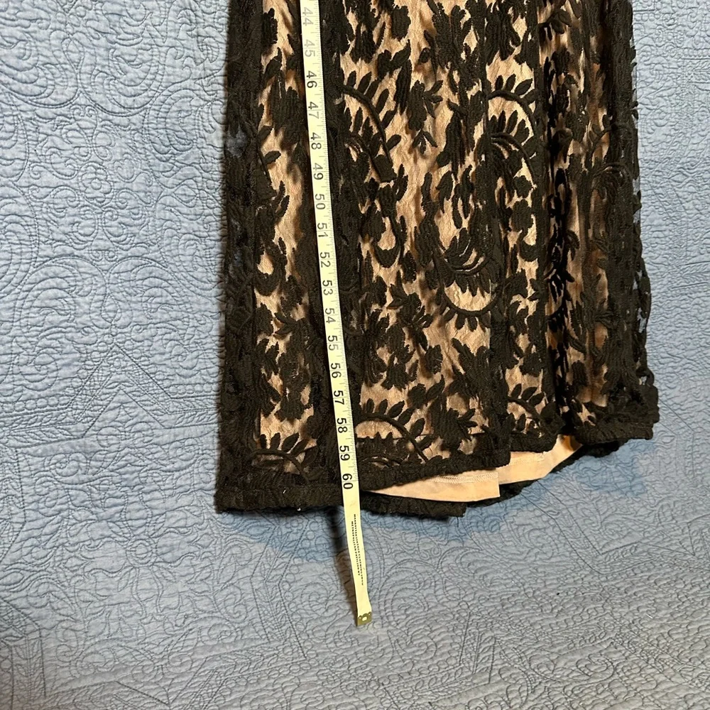 Adrianna Papell Evening Gown. Size 6, Floor Length. Black lace overlay, tan slip - Picture 4 of 11